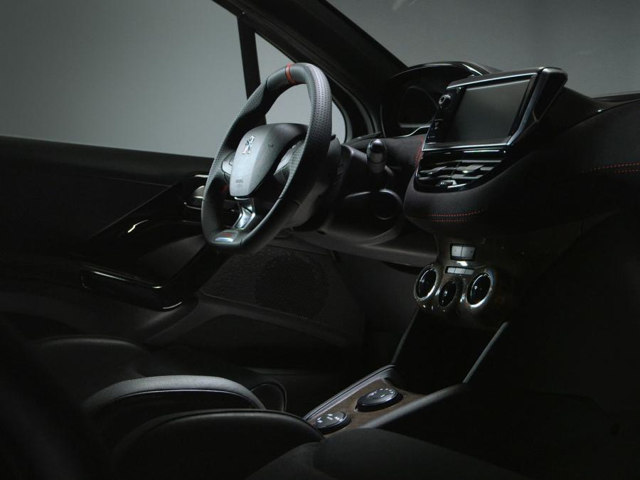  Peugeot 208 HYbrid FE Concept 2013 года  (фото 2 из 5)